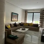 Appartement Te Tanger Met 3 Slaapkers, Living, 2 Badkamers, 3 Toiletten, Open Keuken, Terras En Een Garage In Een Hele Rustige Plaats .