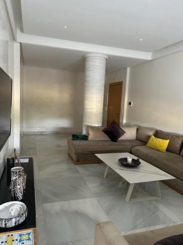 Apartment Terrace Apartment: Spacious 3-bedroom With Garage